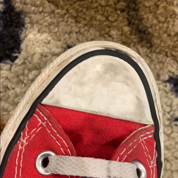 Red converse - Picture 4 of 6